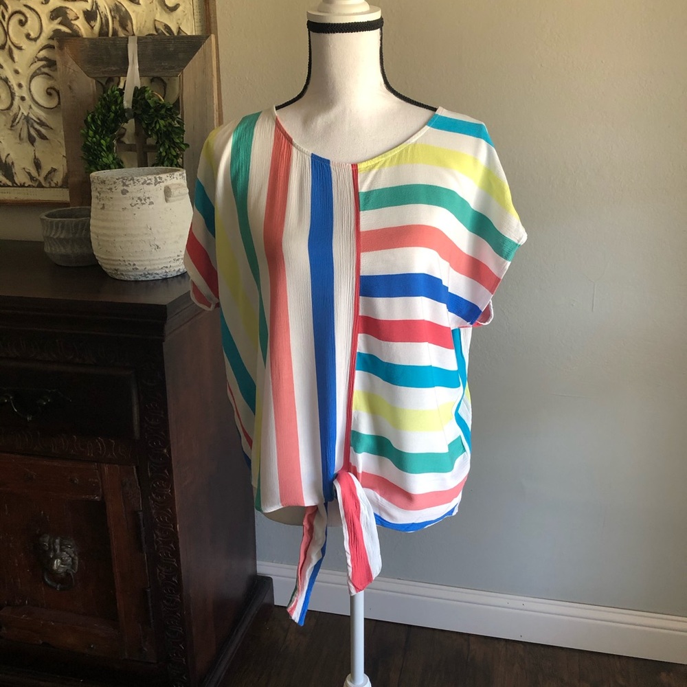 ✨3 for $30✨ Fun summer striped tie shirt